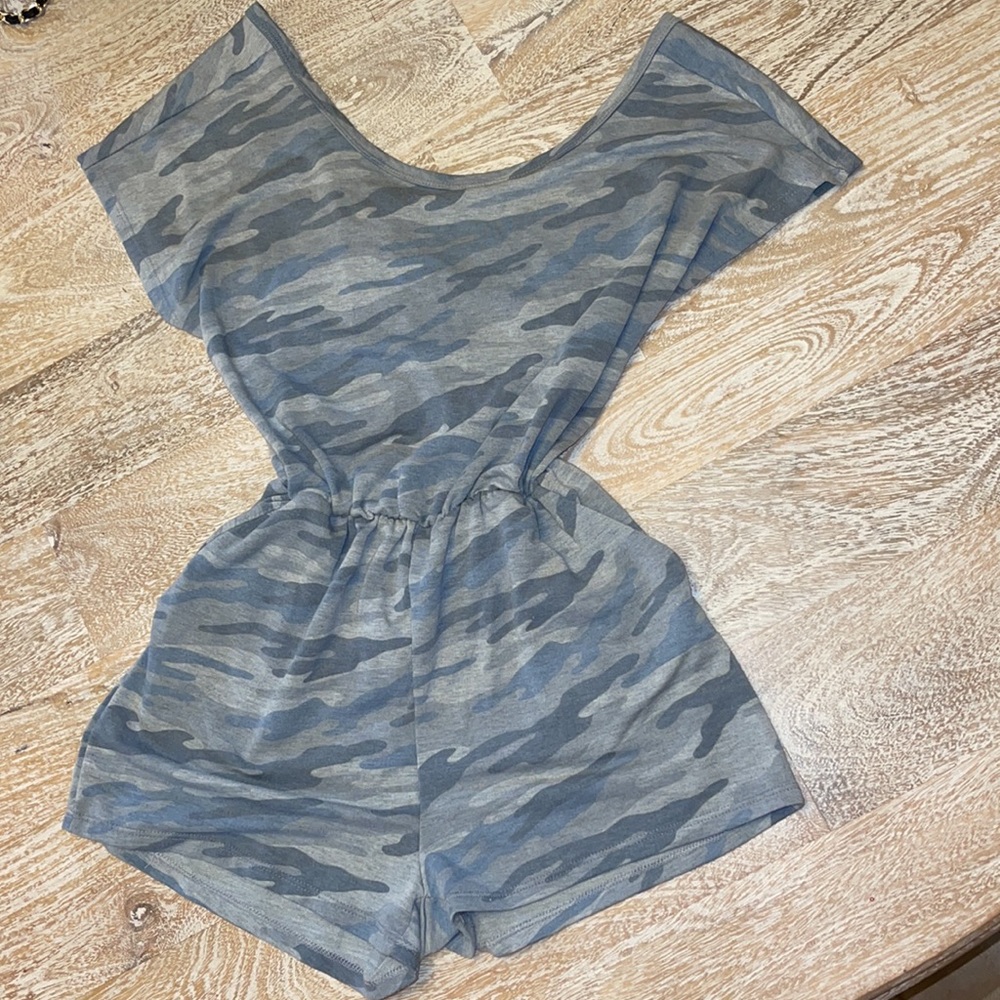 Manonie army camouflage print romper cutout